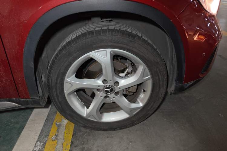 Used Mercedes-Benz GLA 2018 GLA 200 Sport Edition Right Front Wheel Hub