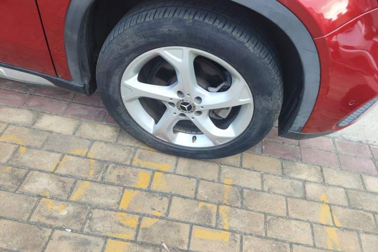 Used Mercedes-Benz GLA 2018 GLA 200 Sport Edition Right Front Wheel Hub