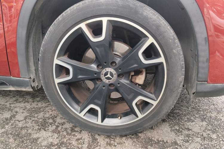 Used Mercedes-Benz GLA 2018 GLA 220 4MATIC Sport Edition Right Front Wheel Hub
