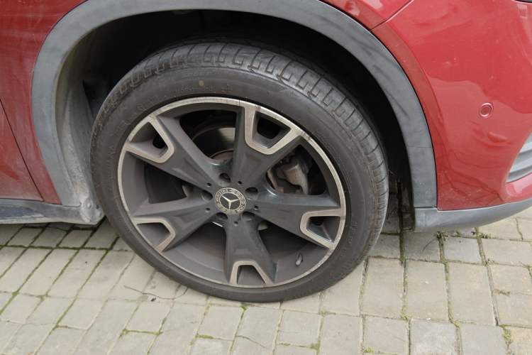 Used Mercedes-Benz GLA 2018 GLA 220 4MATIC Sport Edition Right Front Wheel Hub