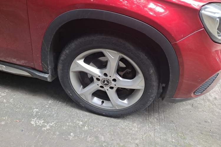 Used Mercedes-Benz GLA 2018 GLA 200 Sport Edition Right Front Wheel Hub