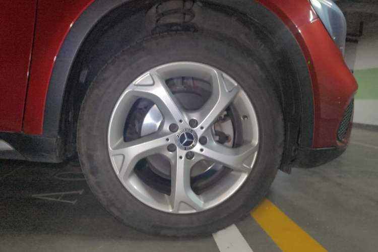 Used Mercedes-Benz GLA 2018 GLA 200 Sport Edition Right Front Wheel Hub