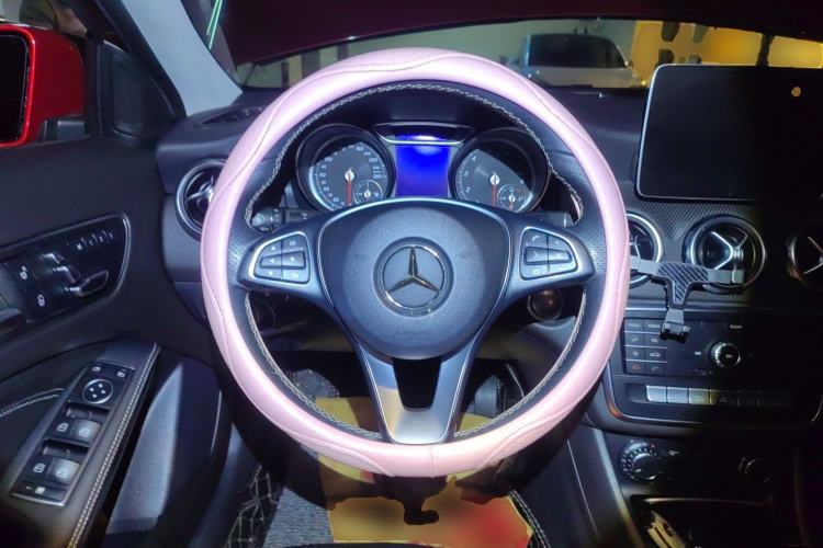 Used Mercedes-Benz GLA 2018 GLA 200 Sport Edition Steering Wheel
