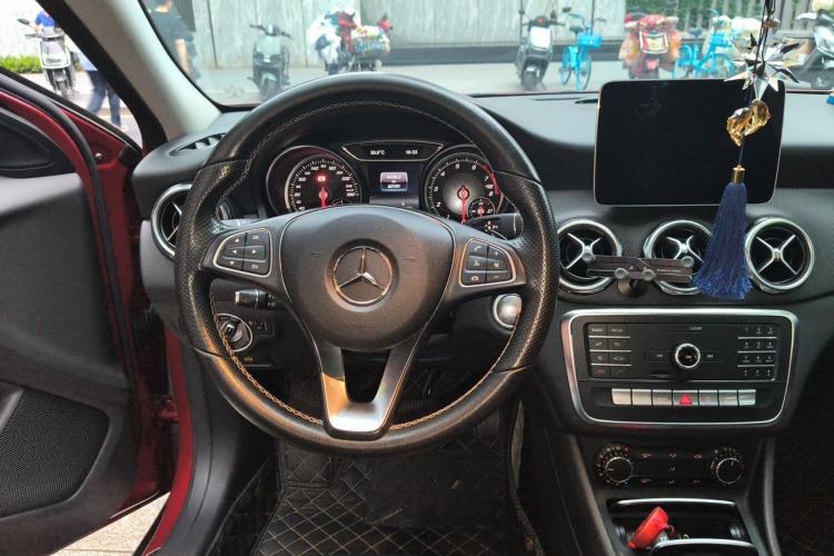 Used Mercedes-Benz GLA 2018 GLA 200 Sport Edition Steering Wheel