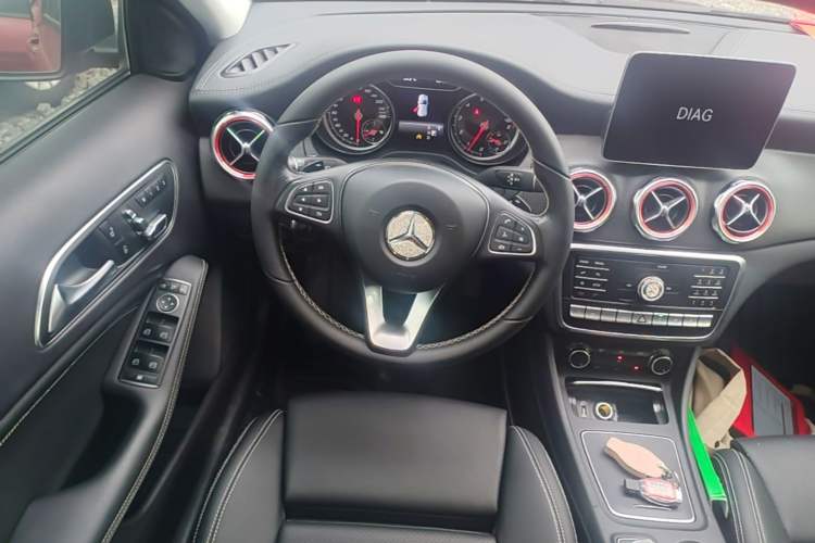 Used Mercedes-Benz GLA 2018 GLA 220 4MATIC Sport Edition Steering Wheel