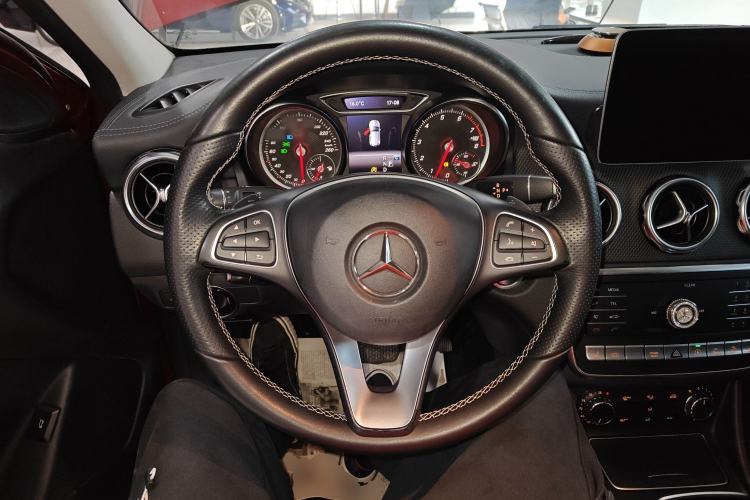 Used Mercedes-Benz GLA 2018 GLA 220 4MATIC Sport Edition Steering Wheel