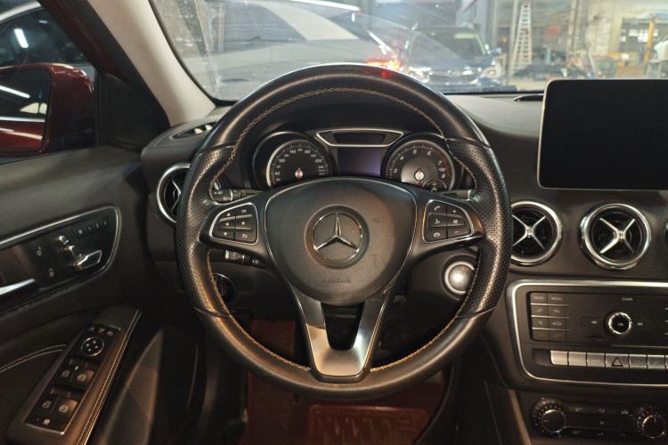 Used Mercedes-Benz GLA 2018 GLA 200 Fashion Model Steering Wheel