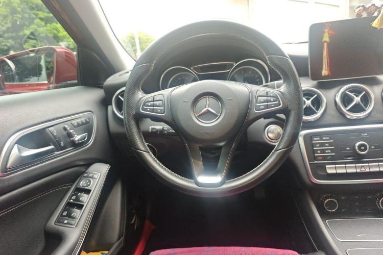 Used Mercedes-Benz GLA 2018 GLA 200 Fashion Model Steering Wheel