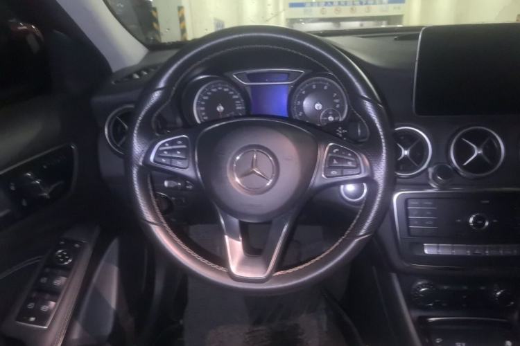 Used Mercedes-Benz GLA 2018 GLA 200 Sport Edition Steering Wheel