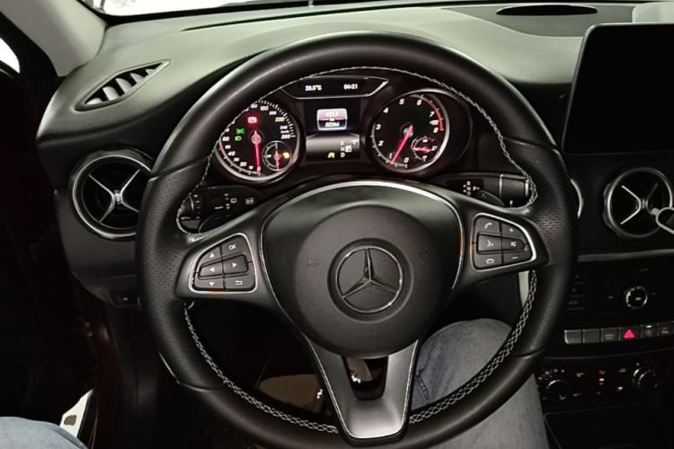 Used Mercedes-Benz GLA 2018 GLA 200 Sport Edition Steering Wheel