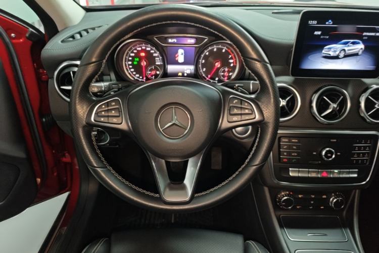 Used Mercedes-Benz GLA 2018 GLA 200 Fashion Model Steering Wheel