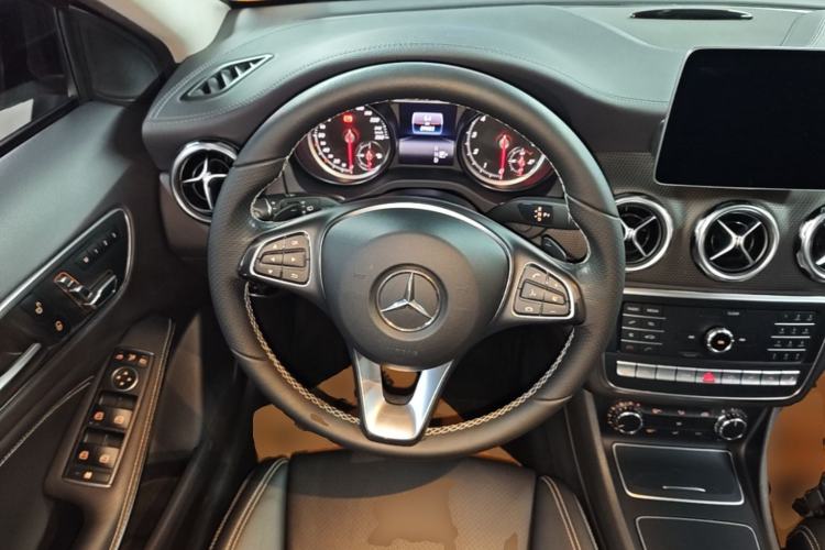 Used Mercedes-Benz GLA 2018 GLA 220 4MATIC Sport Edition Steering Wheel