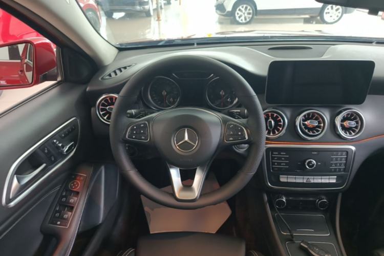 Used Mercedes-Benz GLA 2018 GLA 200 Sport Edition Steering Wheel