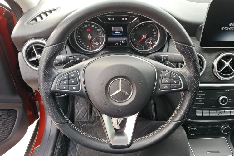 Used Mercedes-Benz GLA 2018 GLA 200 Sport Edition Steering Wheel