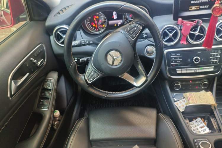 Used Mercedes-Benz GLA 2018 GLA 200 Fashion Model Steering Wheel
