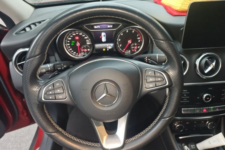 Used Mercedes-Benz GLA 2018 GLA 200 Sport Edition Steering Wheel