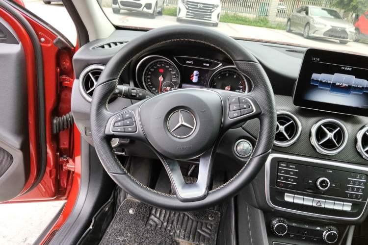 Used Mercedes-Benz GLA 2018 GLA 200 Sport Edition Steering Wheel