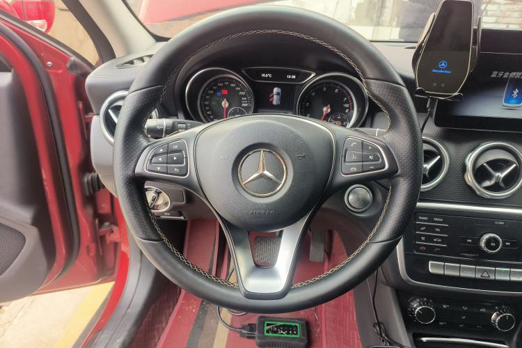 Used Mercedes-Benz GLA 2018 GLA 200 Fashion Model Steering Wheel