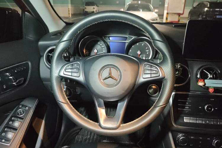 Used Mercedes-Benz GLA 2018 GLA 200 Sport Edition Steering Wheel