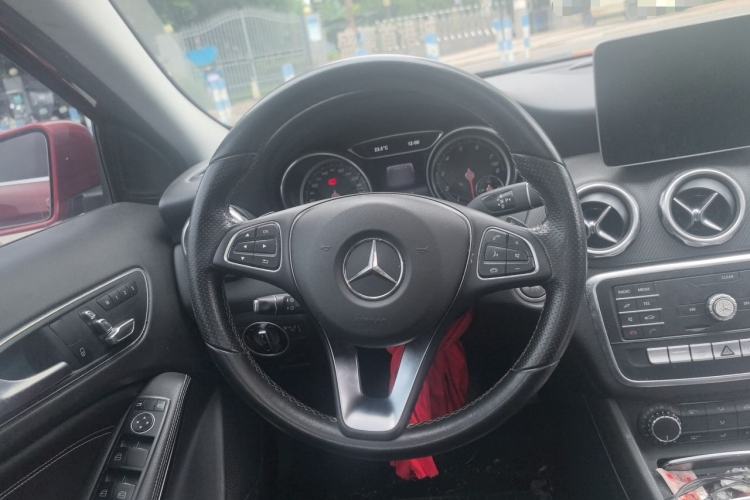 Used Mercedes-Benz GLA 2018 GLA 200 Sport Edition Steering Wheel