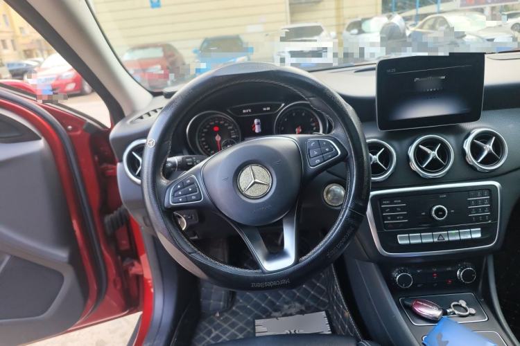 Used Mercedes-Benz GLA 2018 GLA 200 Sport Edition Steering Wheel
