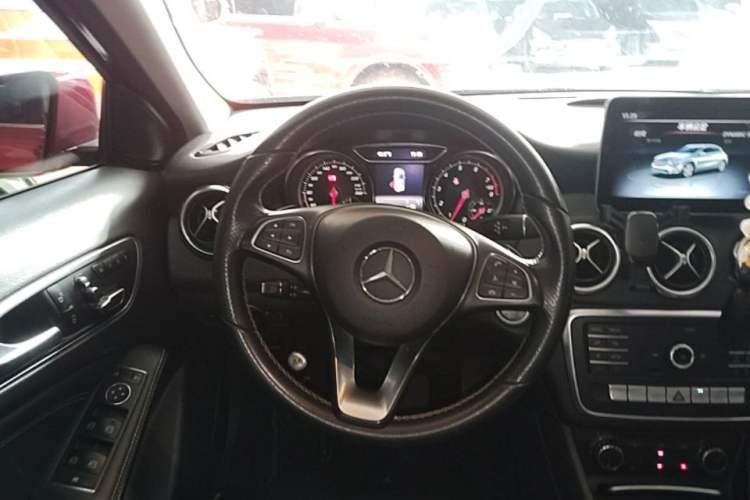 Used Mercedes-Benz GLA 2018 GLA 200 Sport Edition Steering Wheel