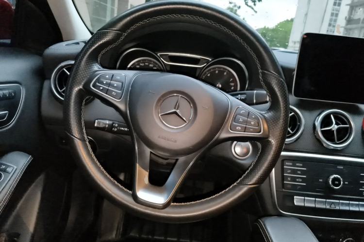 Used Mercedes-Benz GLA 2018 GLA 200 Fashion Model Steering Wheel