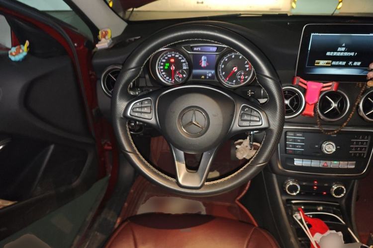 Used Mercedes-Benz GLA 2018 GLA 200 Sport Edition Steering Wheel