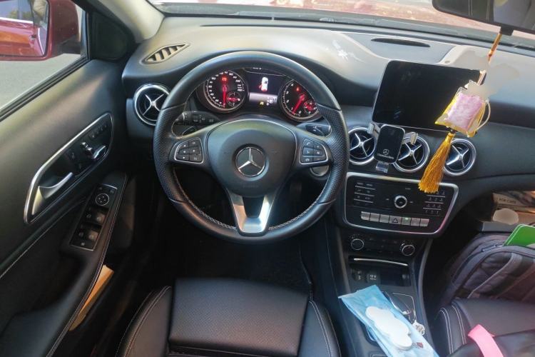 Used Mercedes-Benz GLA 2018 GLA 200 Sport Edition Steering Wheel