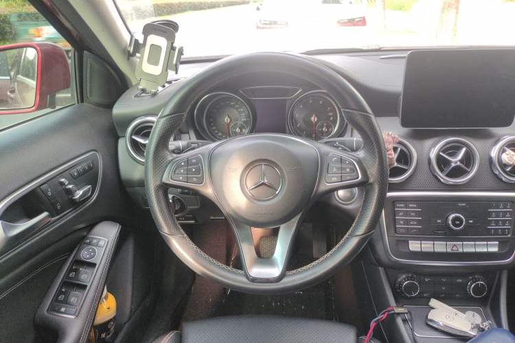 Used Mercedes-Benz GLA 2018 GLA 200 Fashion Model Steering Wheel