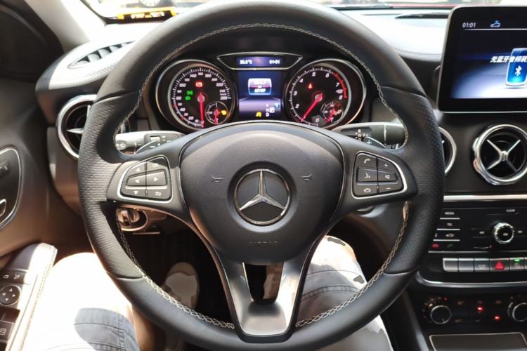 Used Mercedes-Benz GLA 2018 GLA 200 Fashion Model Steering Wheel