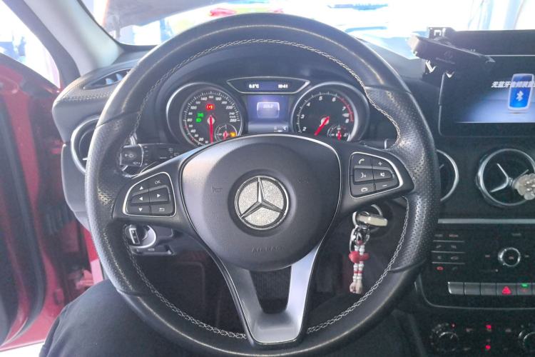 Used Mercedes-Benz GLA 2018 GLA 200 Fashion Model Steering Wheel