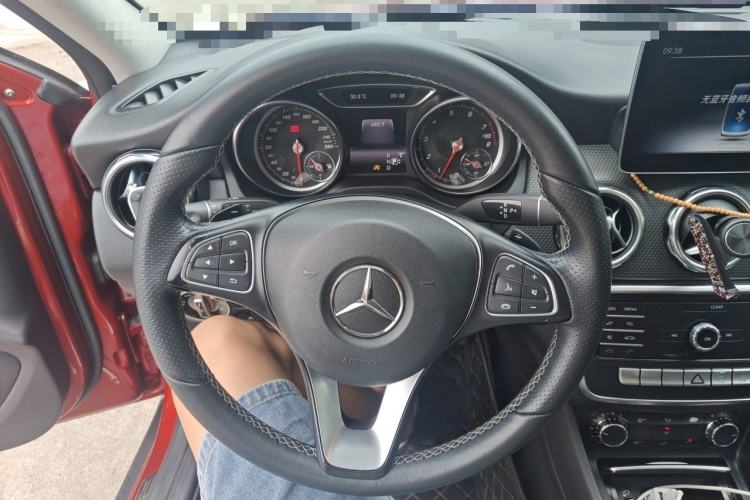 Used Mercedes-Benz GLA 2018 GLA 200 Sport Edition Steering Wheel