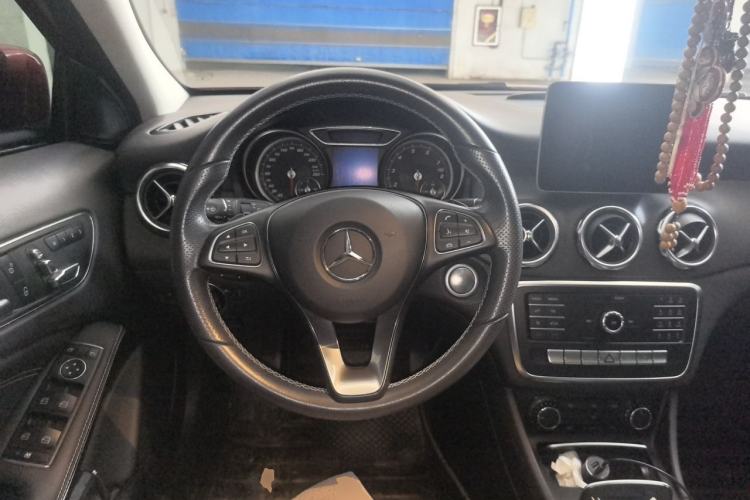 Used Mercedes-Benz GLA 2018 GLA 200 Sport Edition Steering Wheel