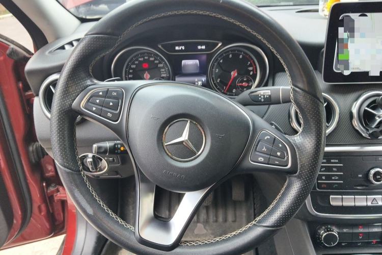 Used Mercedes-Benz GLA 2018 GLA 200 Sport Edition Steering Wheel