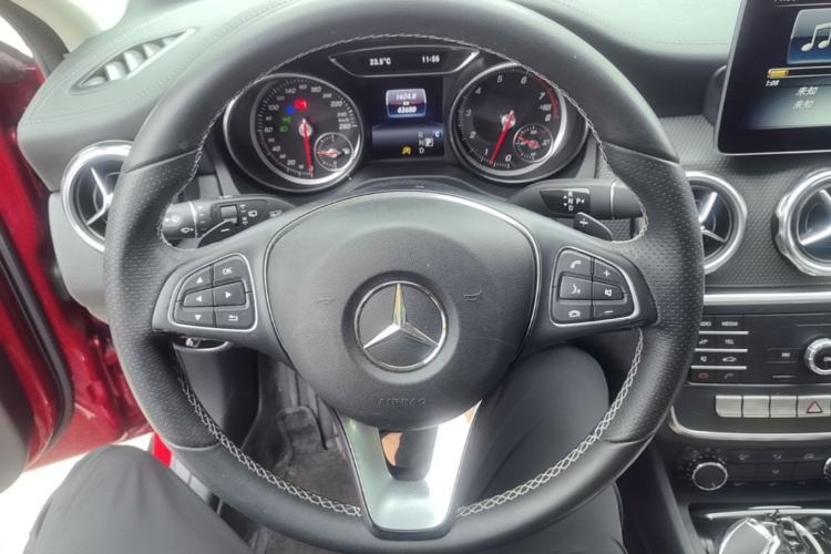 Used Mercedes-Benz GLA 2018 GLA 200 Fashion Model Steering Wheel