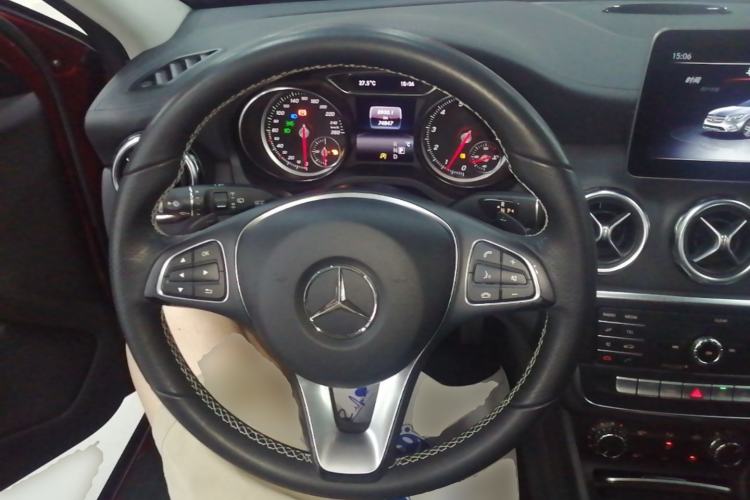 Used Mercedes-Benz GLA 2018 GLA 200 Fashion Model Steering Wheel