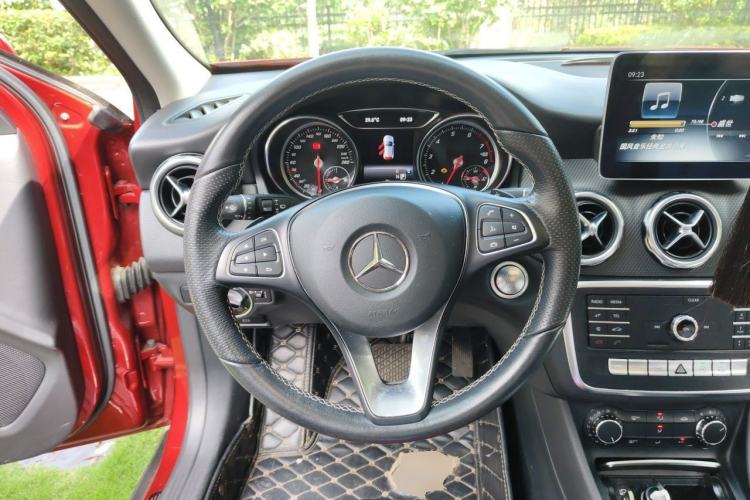Used Mercedes-Benz GLA 2018 GLA 200 Sport Edition Steering Wheel