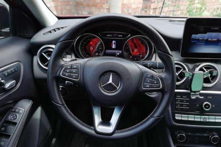 Used Mercedes-Benz GLA 2018 GLA 220 4MATIC Sport Edition Steering Wheel