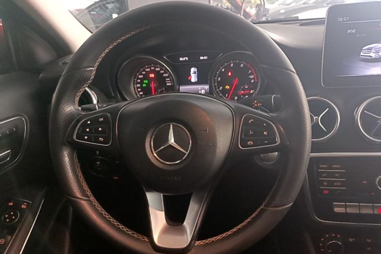Used Mercedes-Benz GLA 2018 GLA 200 Sport Edition Steering Wheel