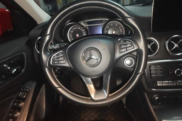 Used Mercedes-Benz GLA 2018 GLA 200 Fashion Model Steering Wheel