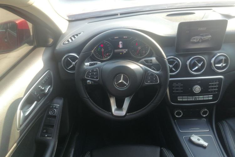 Used Mercedes-Benz GLA 2018 GLA 200 Fashion Model Steering Wheel