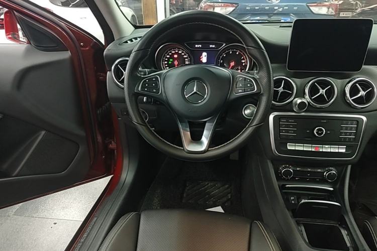Used Mercedes-Benz GLA 2018 GLA 200 Fashion Model Steering Wheel