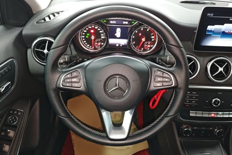 Used Mercedes-Benz GLA 2018 GLA 200 Fashion Model Steering Wheel