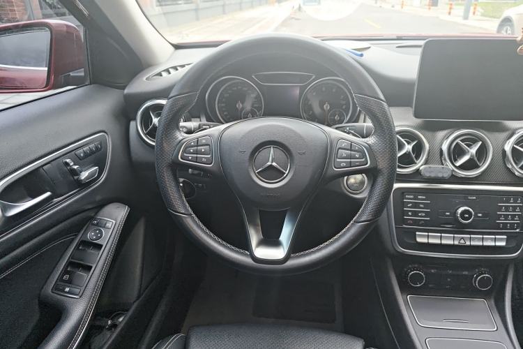Used Mercedes-Benz GLA 2018 GLA 200 Sport Edition Steering Wheel