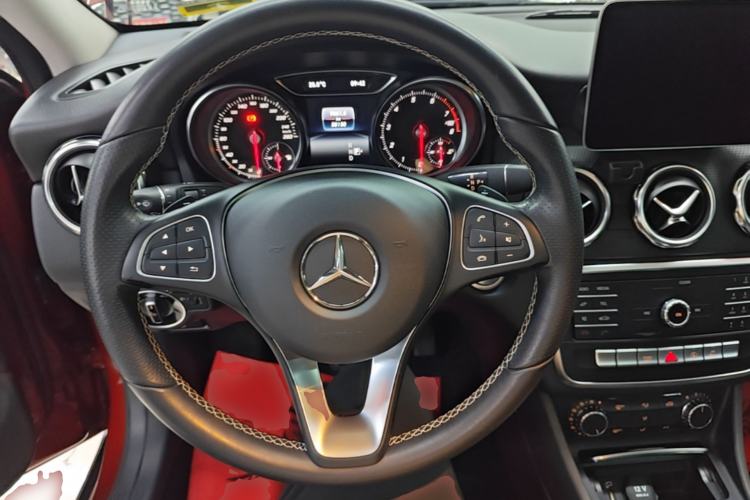 Used Mercedes-Benz GLA 2018 GLA 200 Sport Edition Steering Wheel