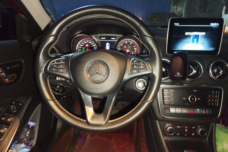 Used Mercedes-Benz GLA 2018 GLA 200 Sport Edition Steering Wheel