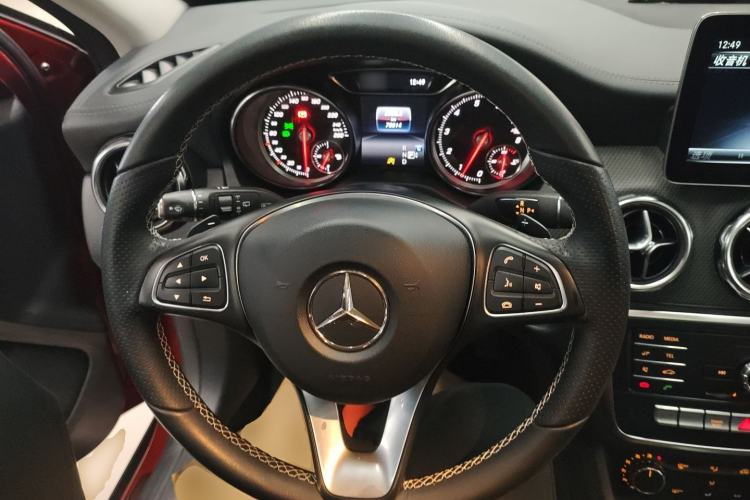 Used Mercedes-Benz GLA 2018 GLA 200 Fashion Model Steering Wheel