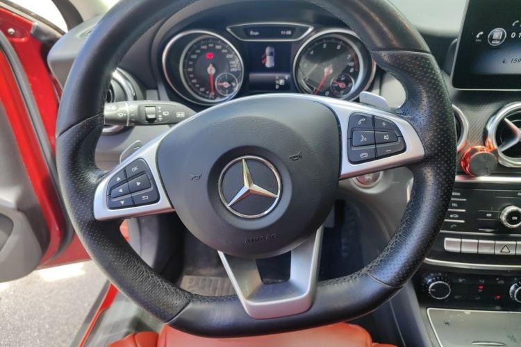 Used Mercedes-Benz GLA 2018 GLA 200 Sport Edition Steering Wheel