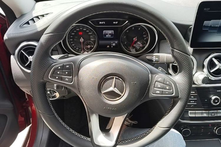 Used Mercedes-Benz GLA 2018 GLA 200 Fashion Model Steering Wheel